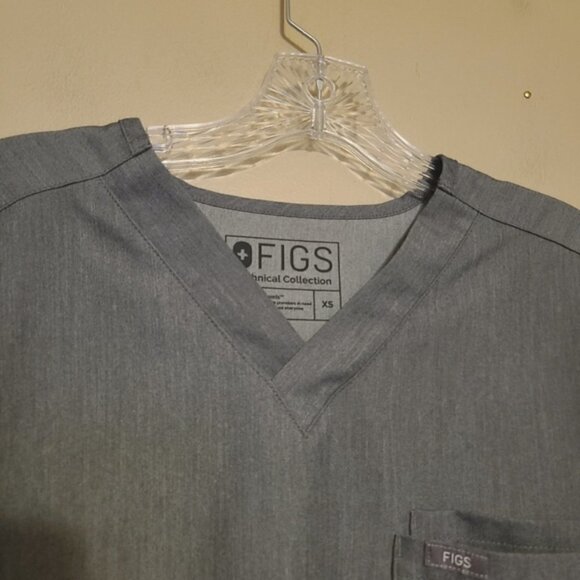 FIGS | Men's Gray Leon V-Neck One Double Pocket Scrubs Top (Size XS) - Picture 4 of 10